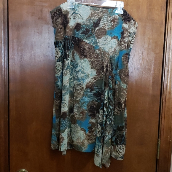 A Line Skirt w/beautiful front ruffle Size 14 - Picture 6 of 6